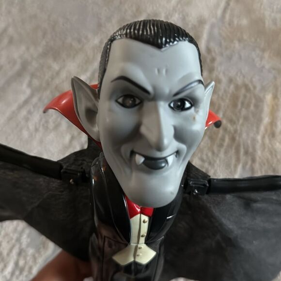 VTG RARE Halloween Magical Key Flying Vampire Decor W/ Flashing Red Eyes -Tested - Picture 2 of 5